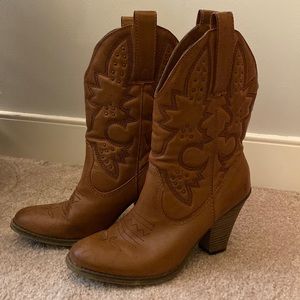 Cowgirl boots 7